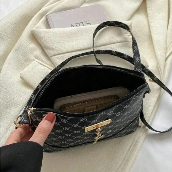 ⚠️Clearance Black Patterned Shoulder / Crossbody Bag Gold Pendant - Picture 6 of 6